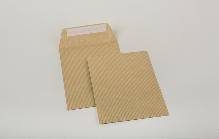 Sobre kraft bolsa K4 postal prol 132X187 autoadhesivo 500U